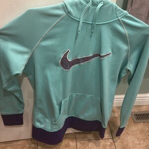 Women’s Nike sweatshirt